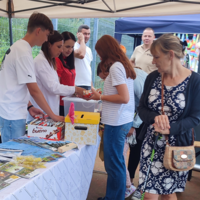 Stoisko informacyjne LGD "KORONA SĄDECKA" na "Dożynkach w Boguszy" w Gminie Kamionka Wielka